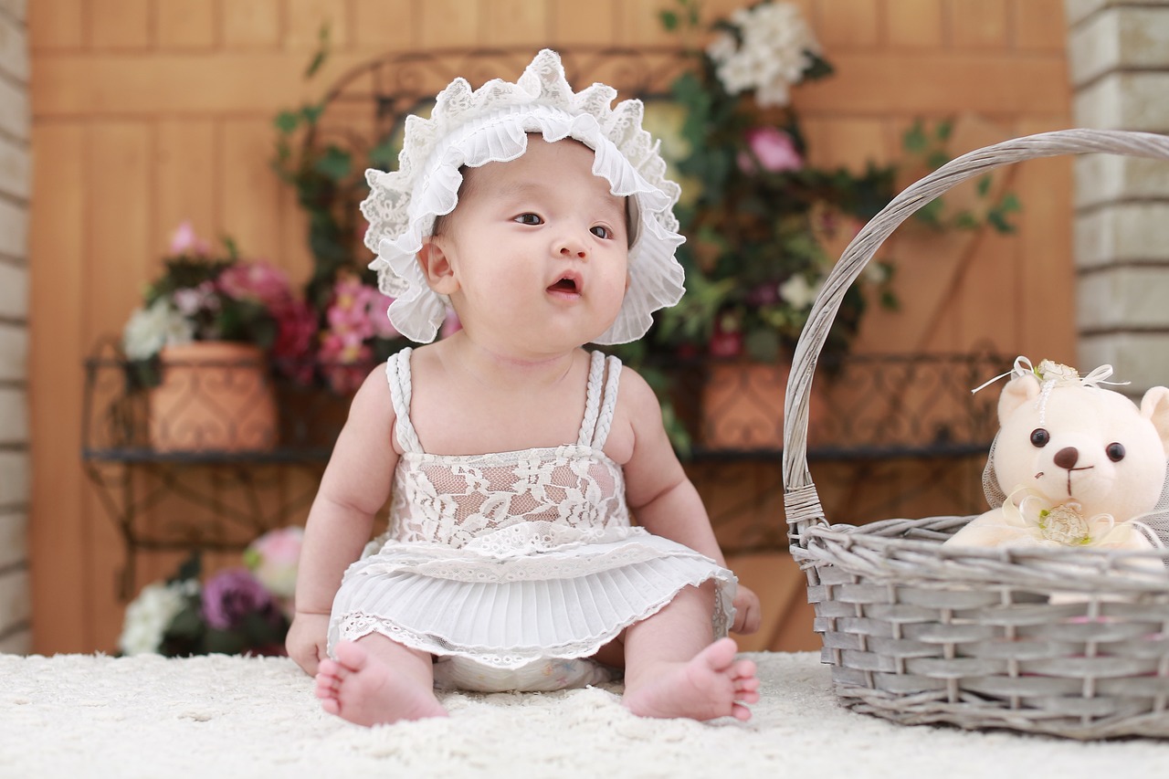 超萌小孕妈供卵生的宝宝搞笑视频（150个搞笑孕妈供卵生的宝宝视频合集）