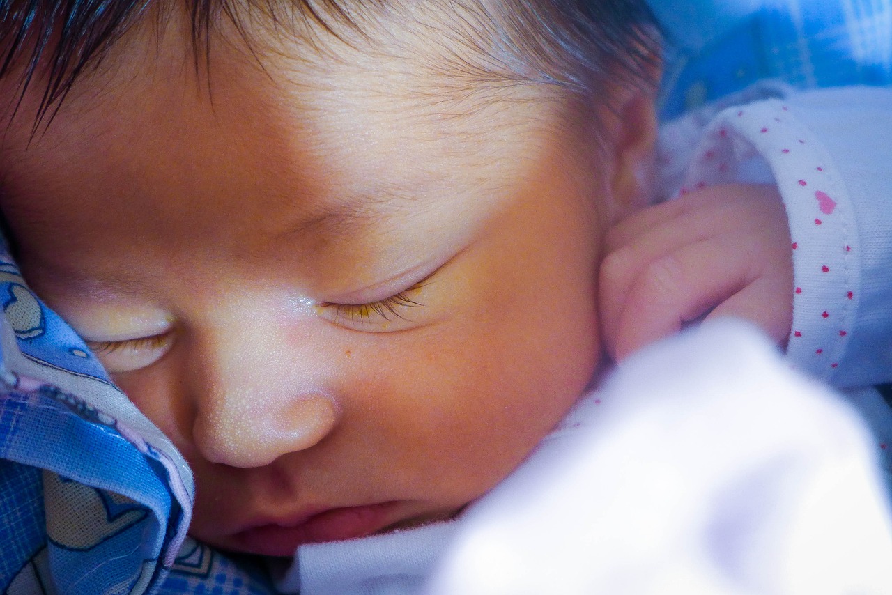 8个月孕妈供卵生的宝宝断夜奶（8个月孕妈供卵生的宝宝断夜奶要几夜）