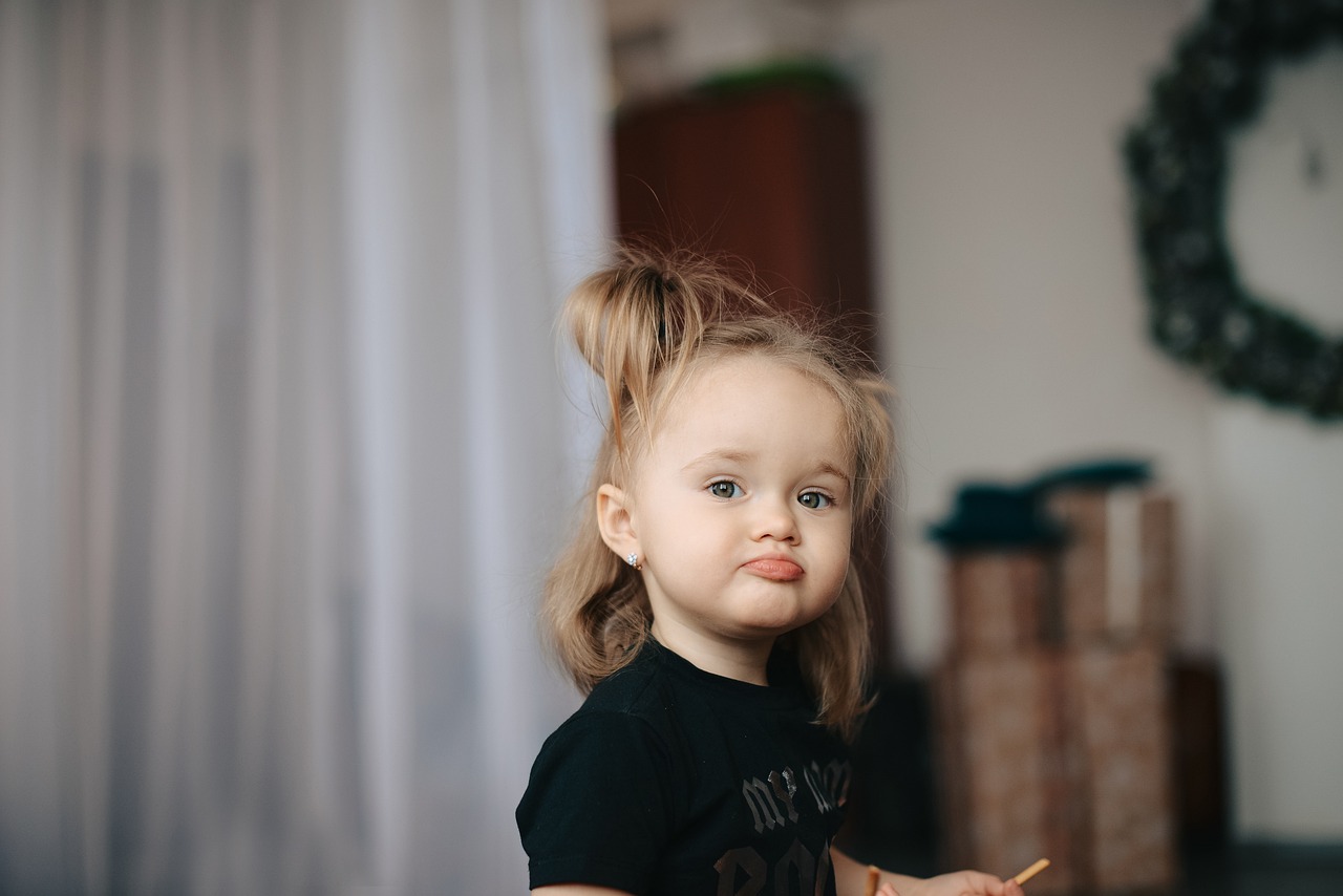 做梦自己生个女试管代生的孩子（做梦自己生个女试管代生的孩子还长一颗牙齿是什么预兆）